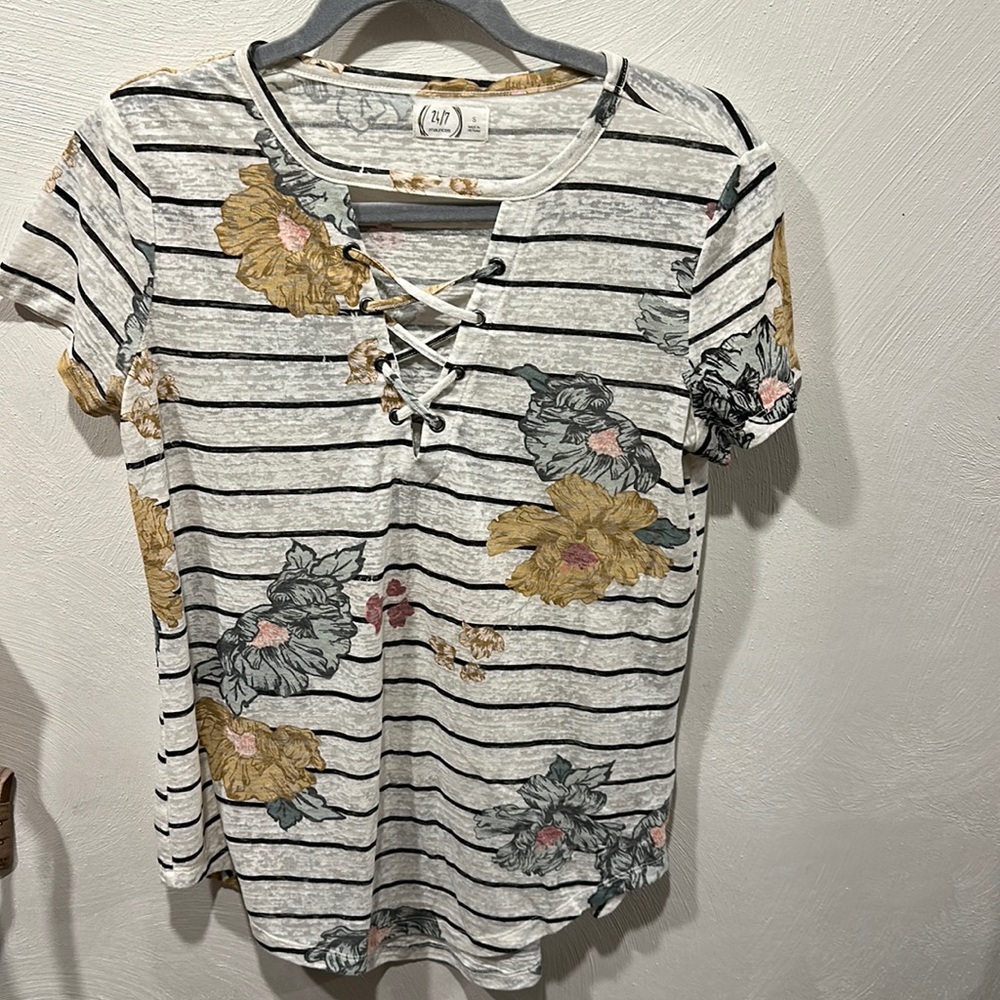 Maurice’s short sleeve top
